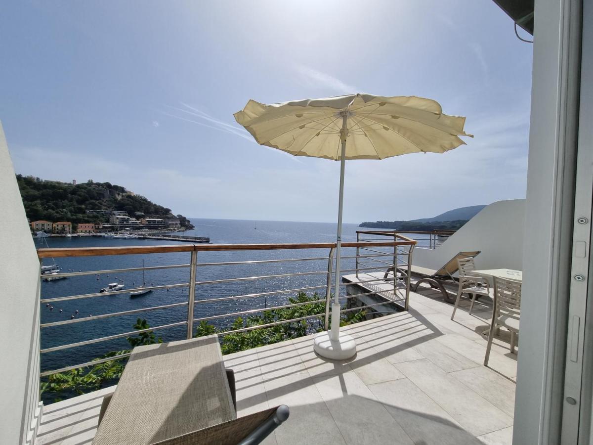 Hotel Plaza Porto Azzurro Dış mekan fotoğraf