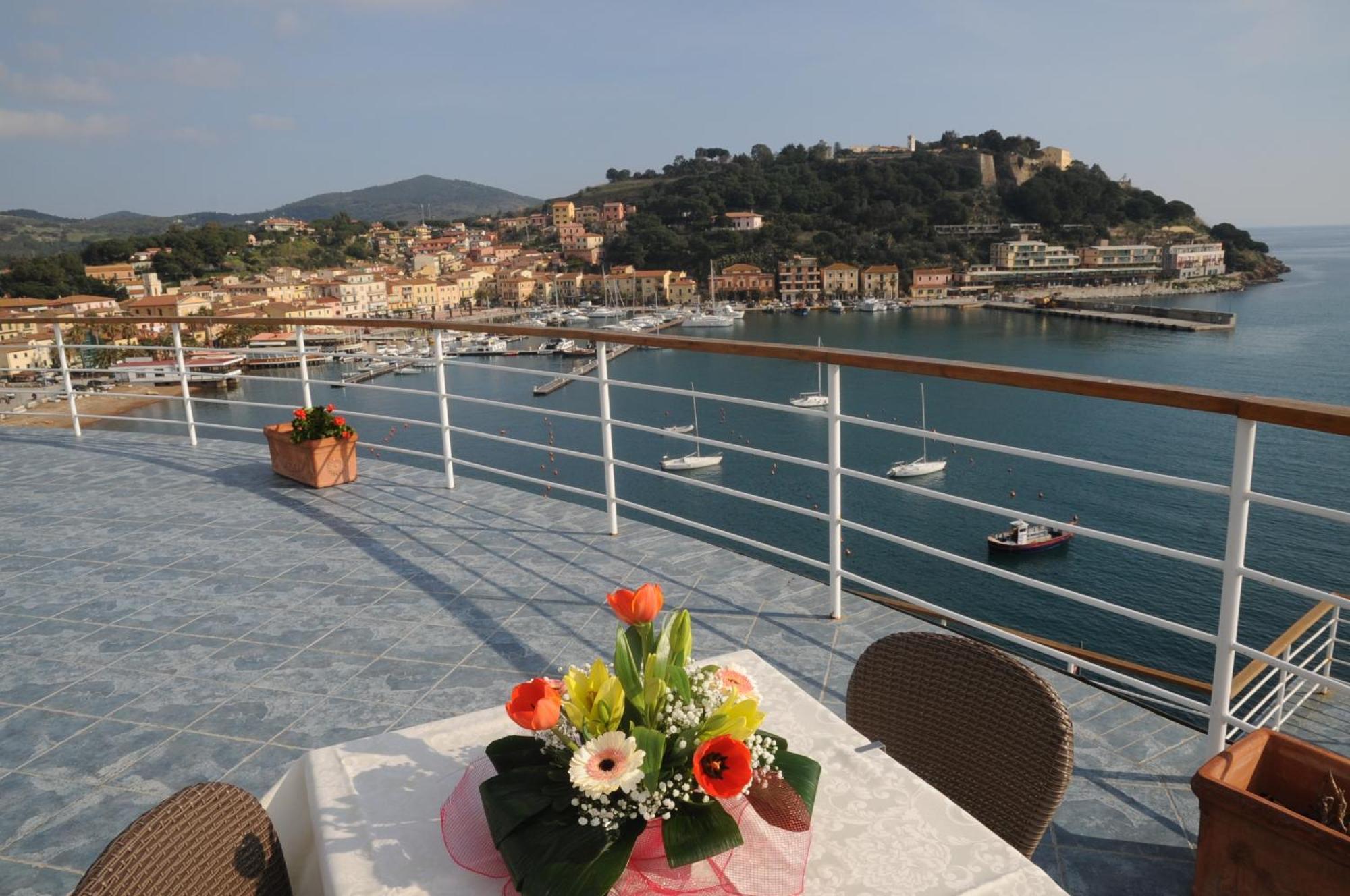 Hotel Plaza Porto Azzurro Dış mekan fotoğraf