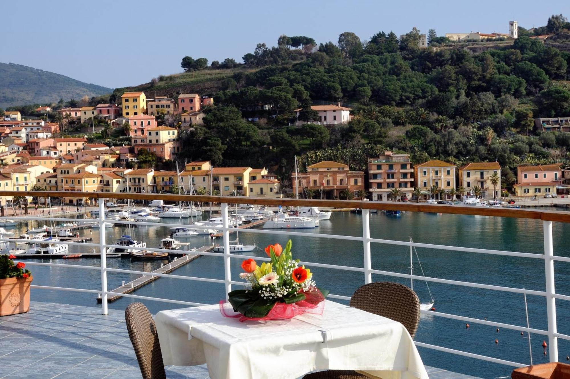 Hotel Plaza Porto Azzurro Dış mekan fotoğraf