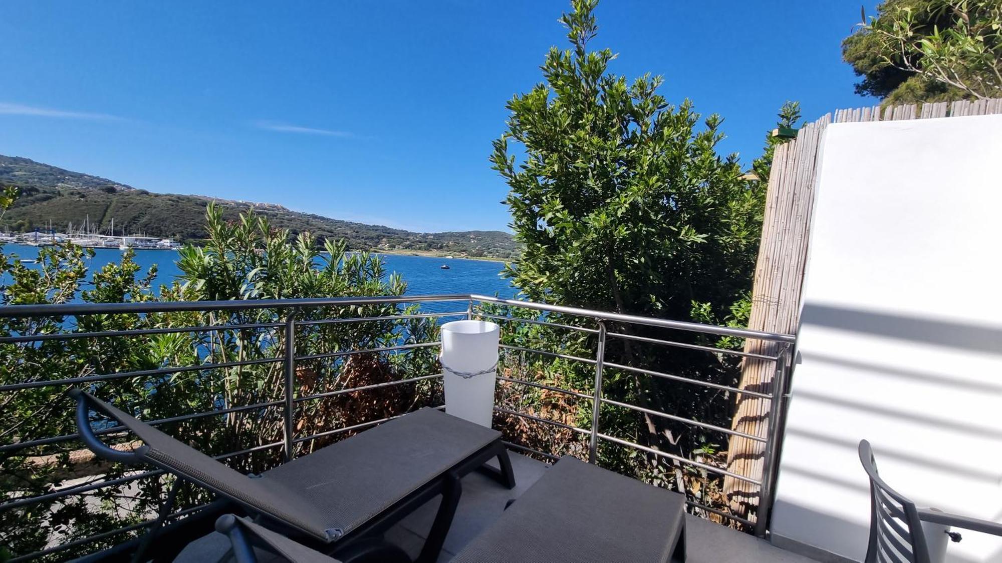 Hotel Plaza Porto Azzurro Oda fotoğraf