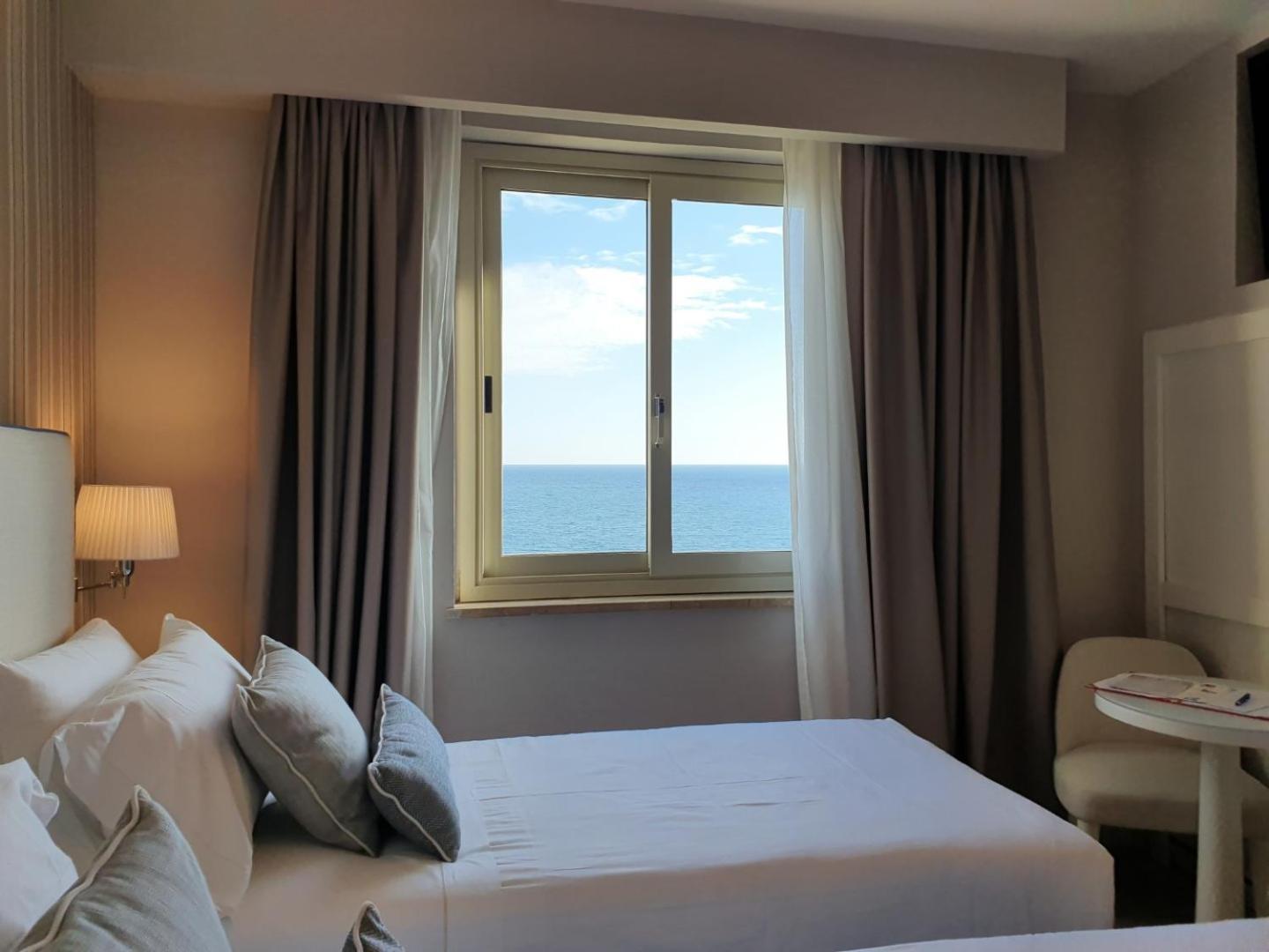Hotel Plaza Porto Azzurro Oda fotoğraf