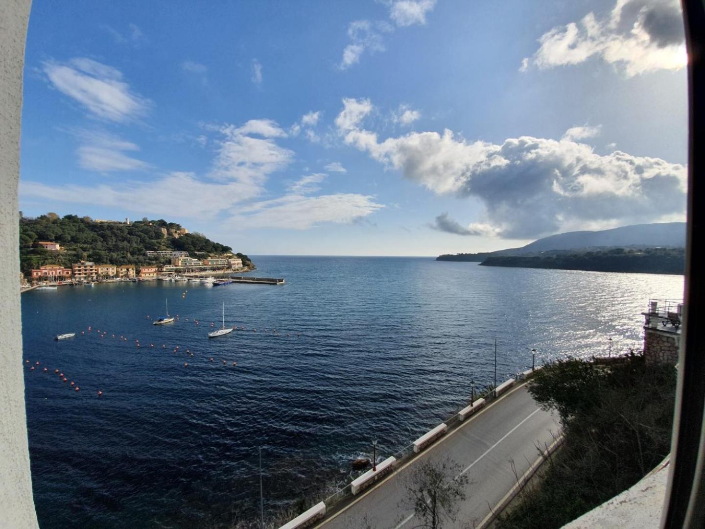 Hotel Plaza Porto Azzurro Oda fotoğraf