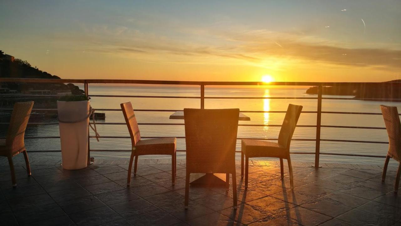 Hotel Plaza Porto Azzurro Dış mekan fotoğraf